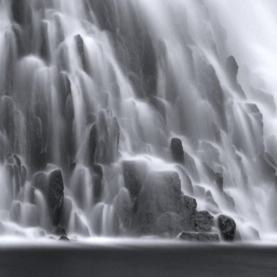 cascade-sur-une-coulee-de-basalte